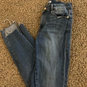 Good American Jeans Stagger Hem